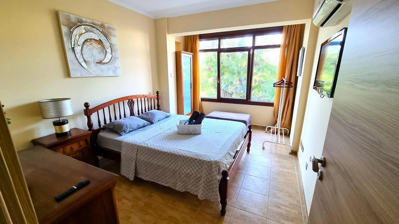 Salt Lake Serenity 2Br Apartment With Netflix Larnaca