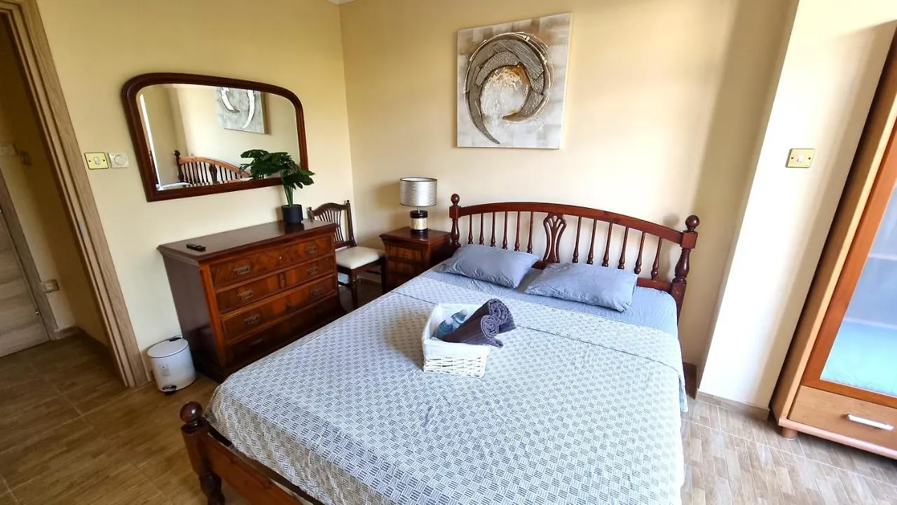 Salt Lake Serenity 2Br Apartment With Netflix Larnaca
